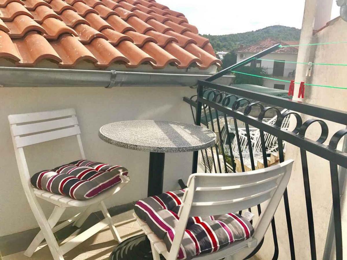 Apartment Bujas Raslina Luaran gambar