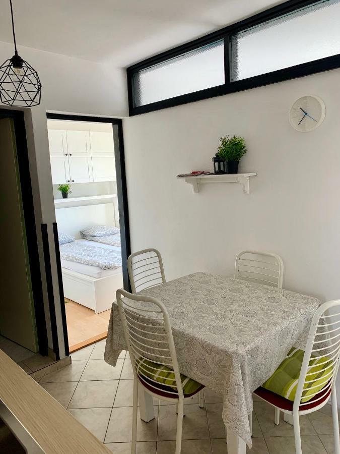 Apartment Bujas Raslina Luaran gambar